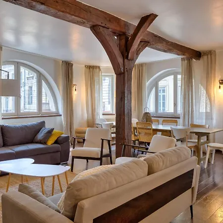 Geoffroy Sublime Duplex A Proximite De La Place Du Vieux Marche * روان